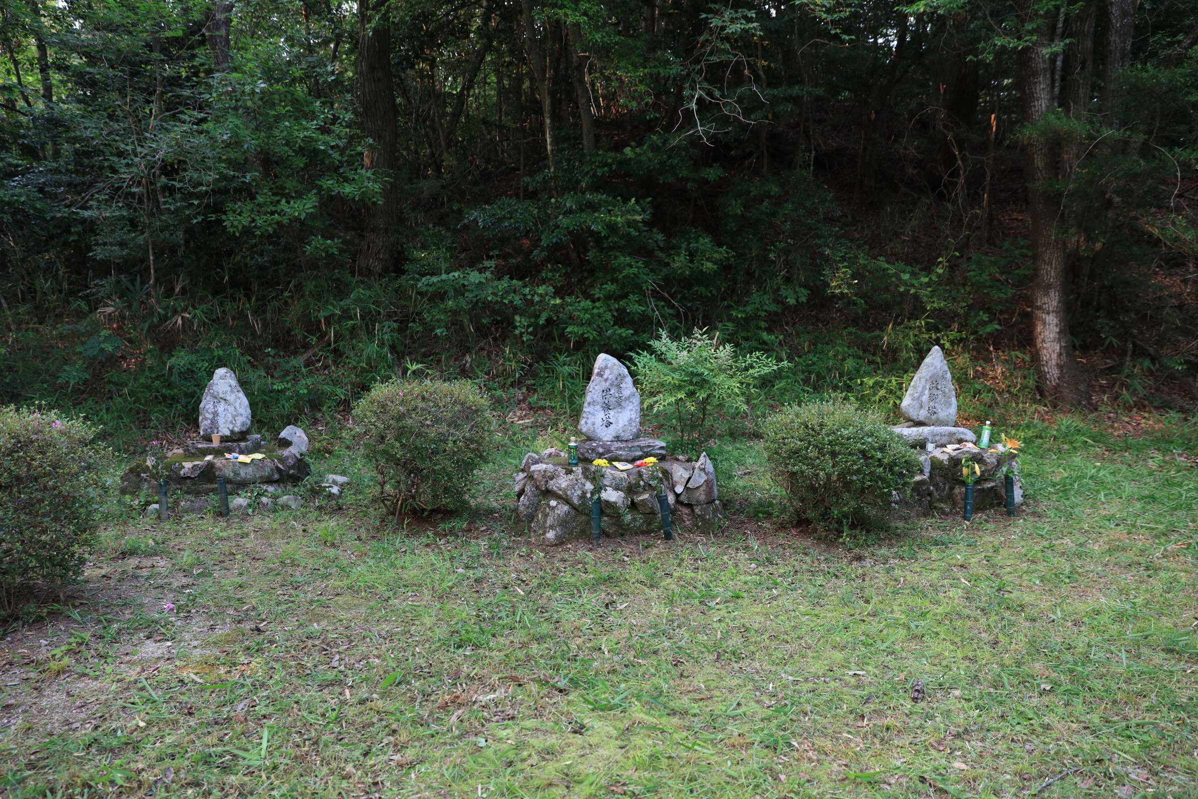 伊賀忍供養　比自山 藤堂貴久お堂  金毘羅  百田不動 田矢城  服部半蔵保長  百地丹波守  藤林長門守  手力神社